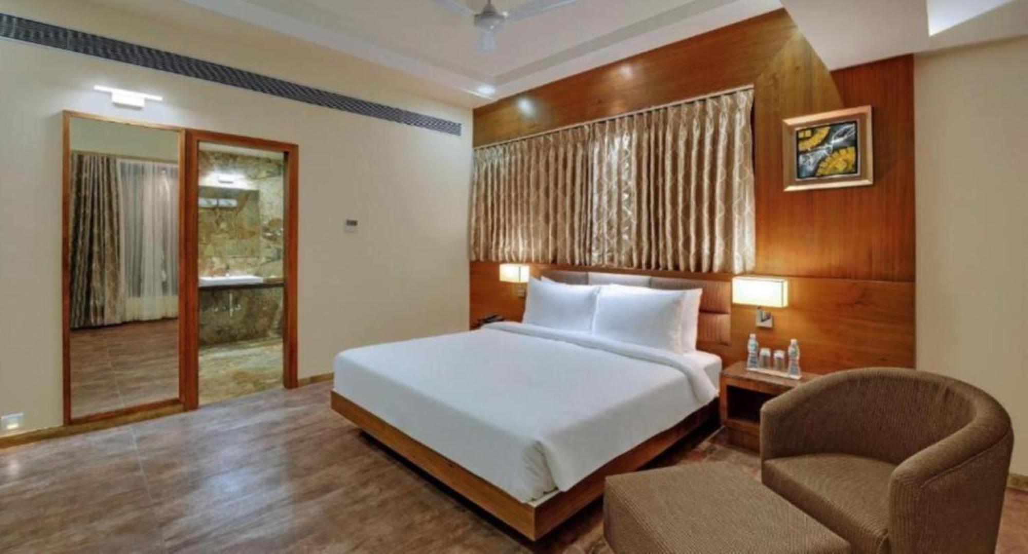 Hotel Seven Inn Near Delhi Airport Нью-Делі Екстер'єр фото